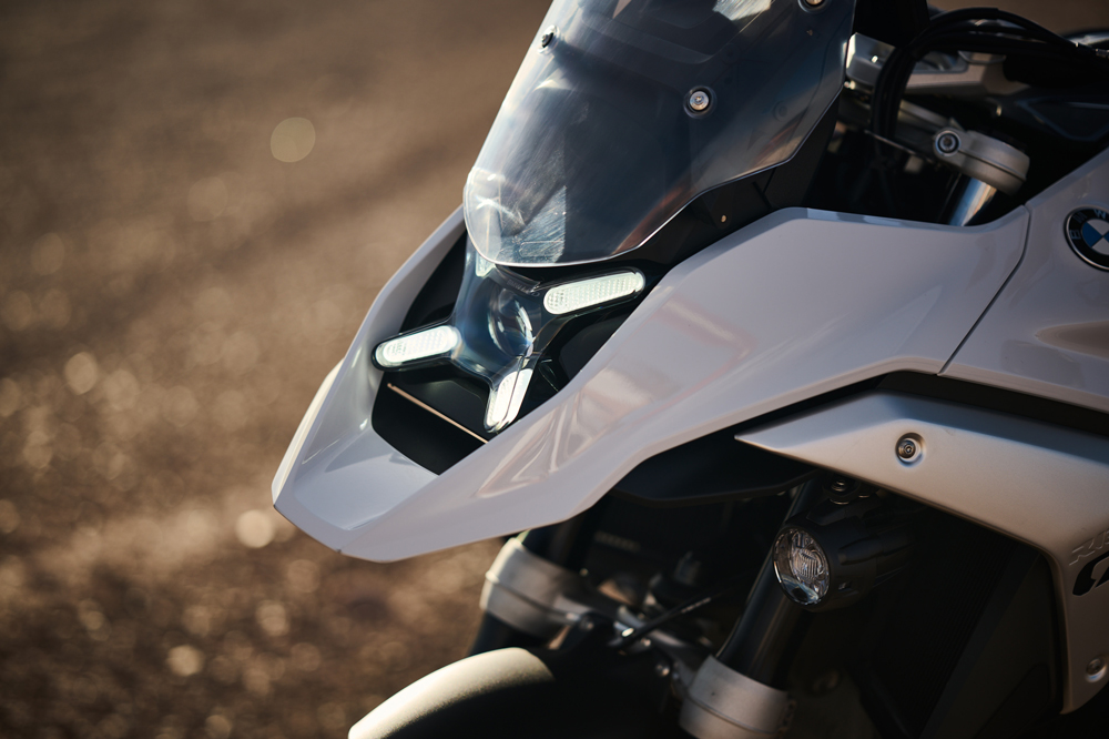 El faro con la forma de X es otro de los elementos significativos de esta nueva BMW GS.