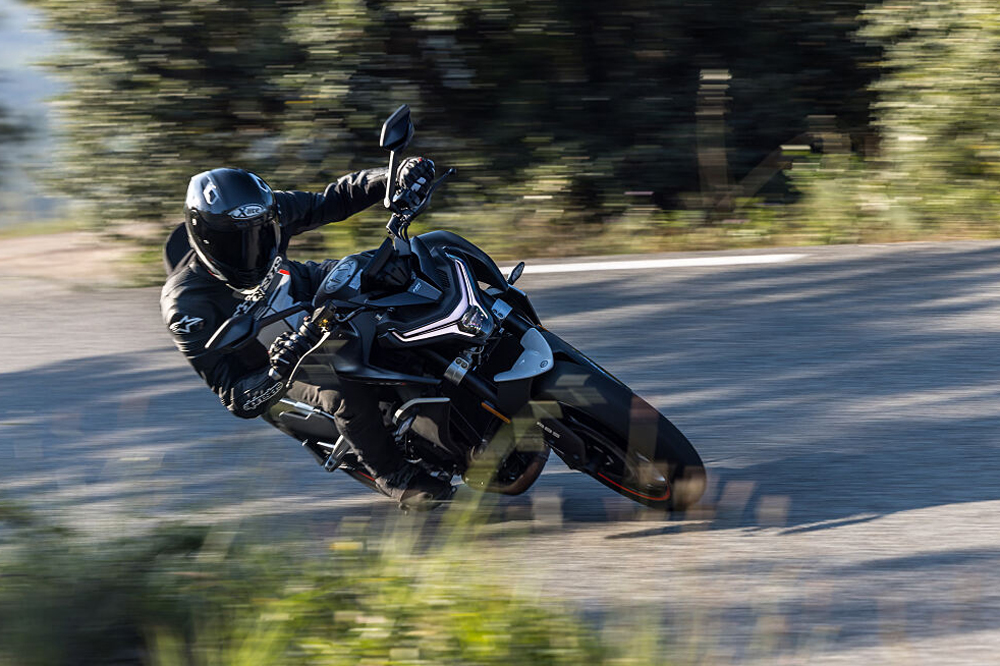 Una moto a caballo entre la deportividad y la practicidad urbana.