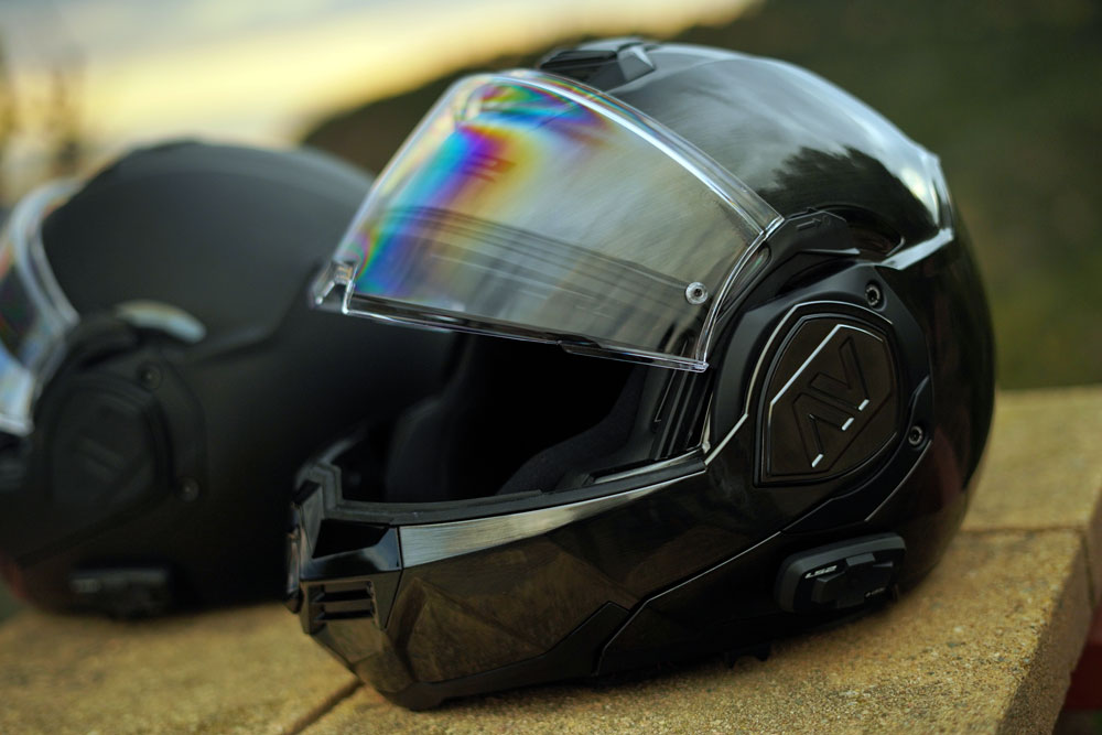 LS2 lanza, de la mano de Cardo, su intercomunicador LS2 4X