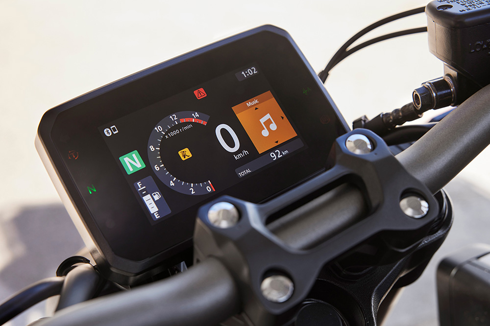 La instrumentación es una pantalla TFT de 5 pulgadas.