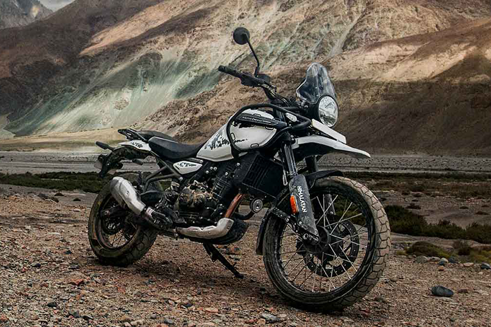 Estéticamente la Royal Enfield Himalayan adopta formas más redondeadas.