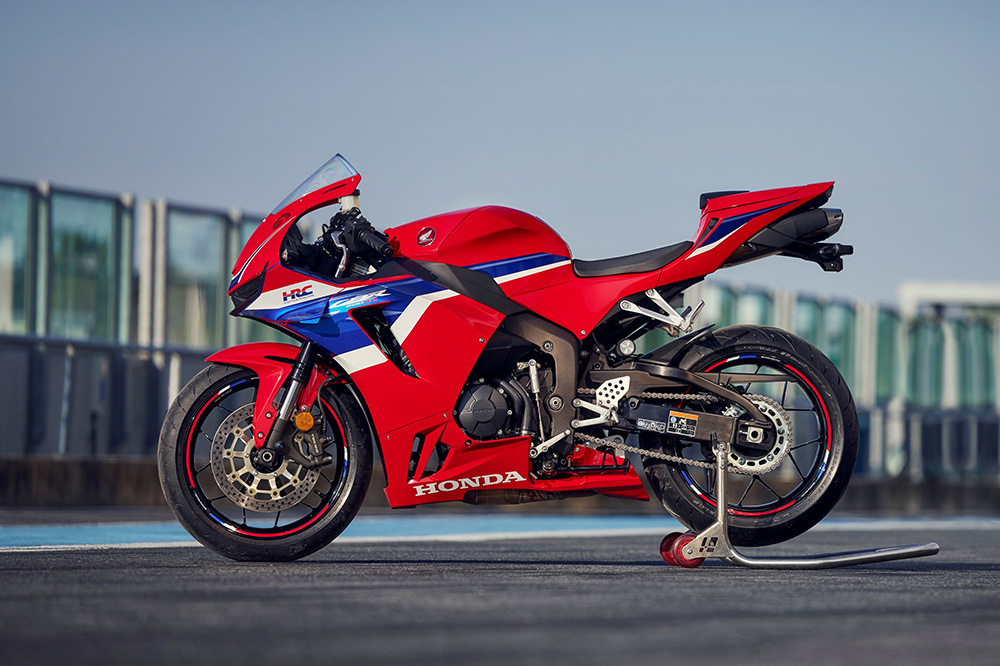 Una moto perfecta para el circuito, mejor con el KIT de competición que comercializa Honda.