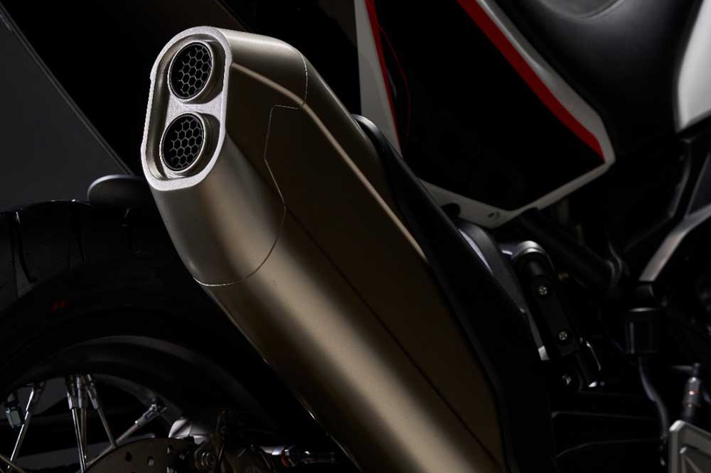 Detalle del silencioso de la Moto Morini X Cape 1200