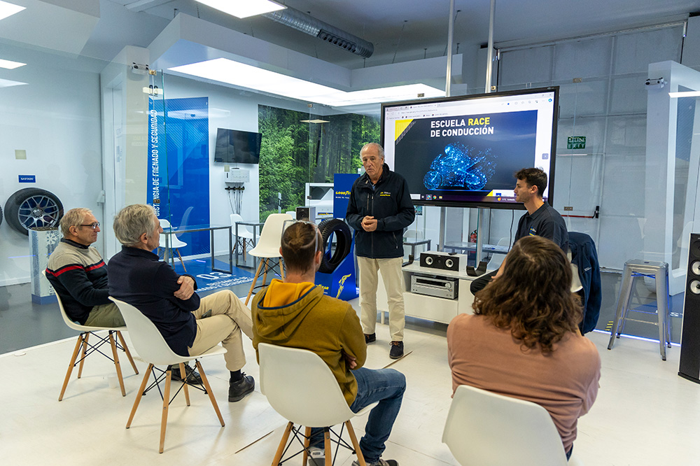 Cursos de Conducción Segura de Motos BMW y RACE