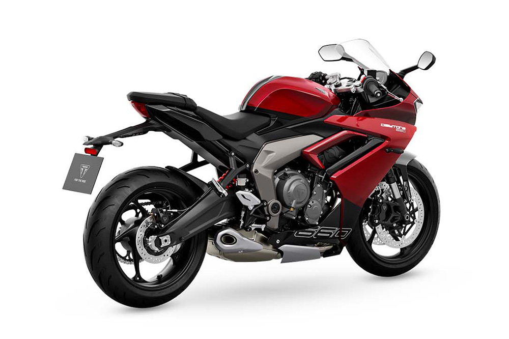 La parte trasera, tan recortada, es muy similar a la de la Trident 660.