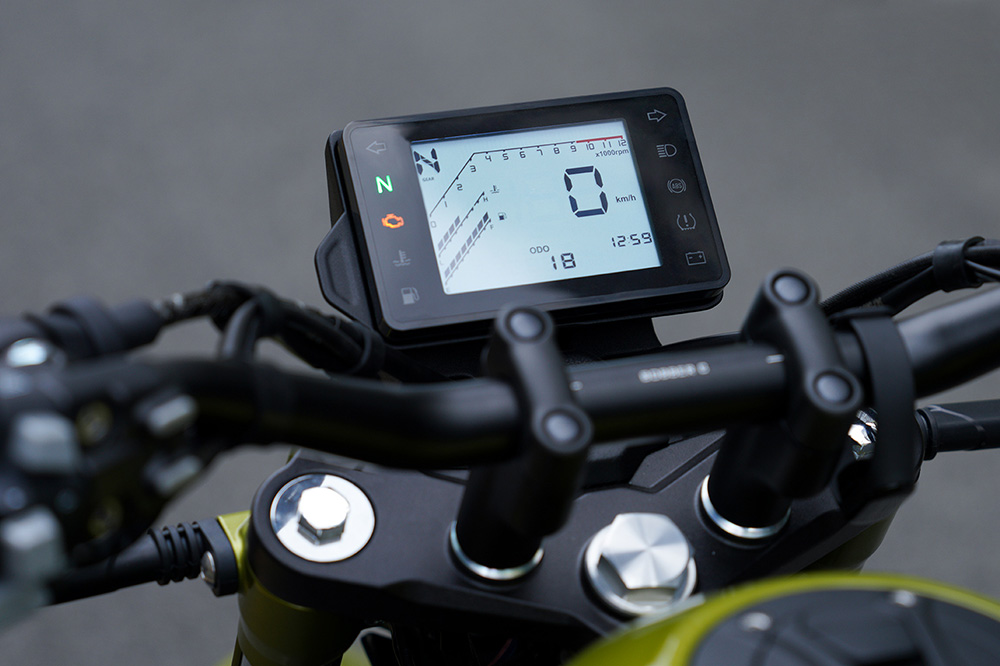 El cuadro de instrumentos es esta sencilla pantalla completamente digital.