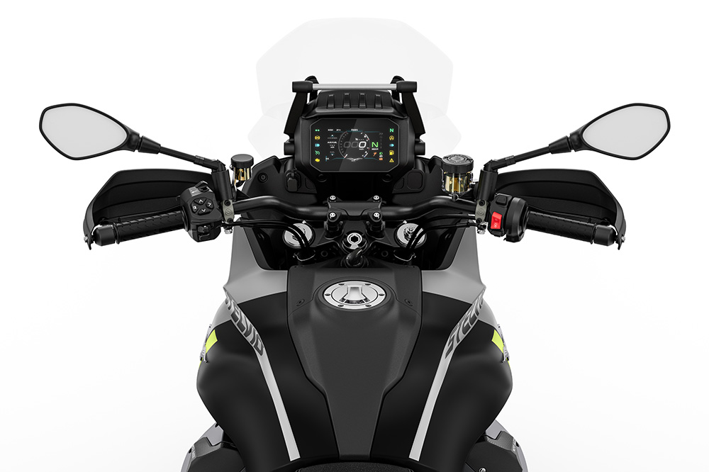 Cuadro de instrumentos digital y pantalla regulable en altura.