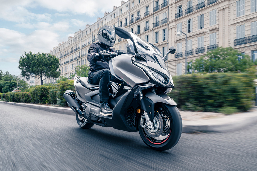 El precio del KYMCO AK 550 2024 es de 11.999 euros