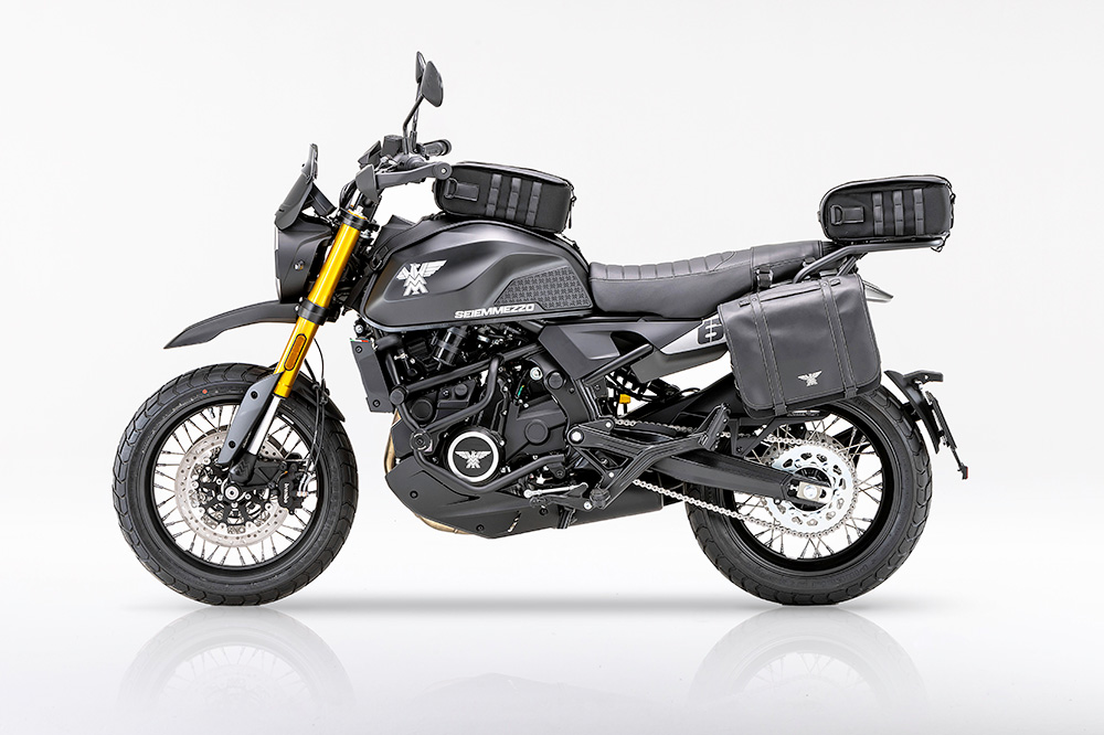 La Moto Morini Seiemmezzo SCR es la versión scrambler.
