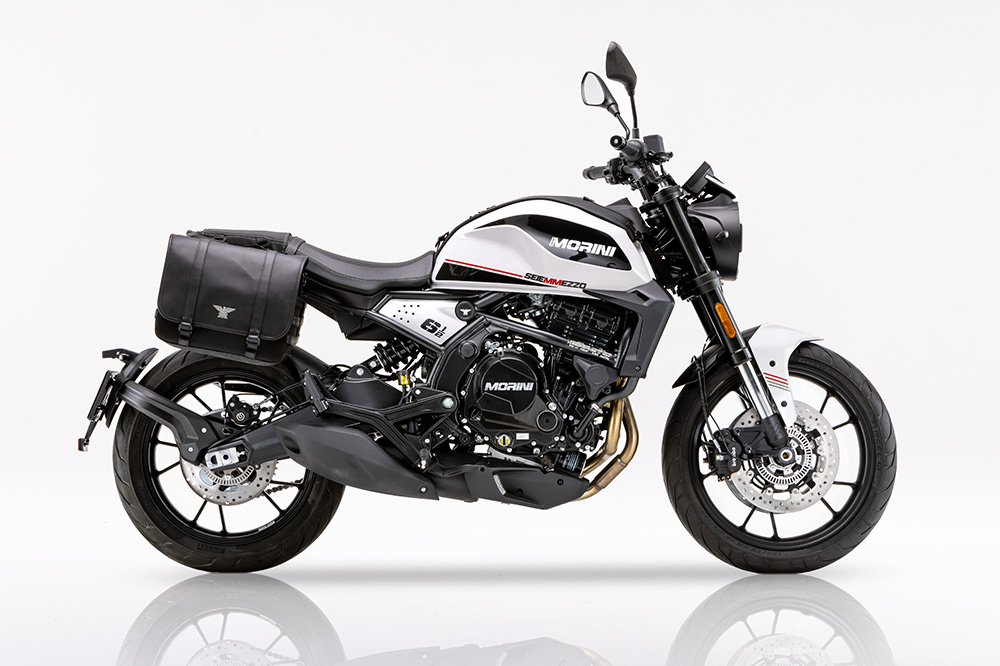 La Moto Morini Seiemmezzo STR es la versión asfáltica.