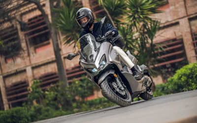 QJ Motor MTX 125: Scooter 125 Microhíbrido