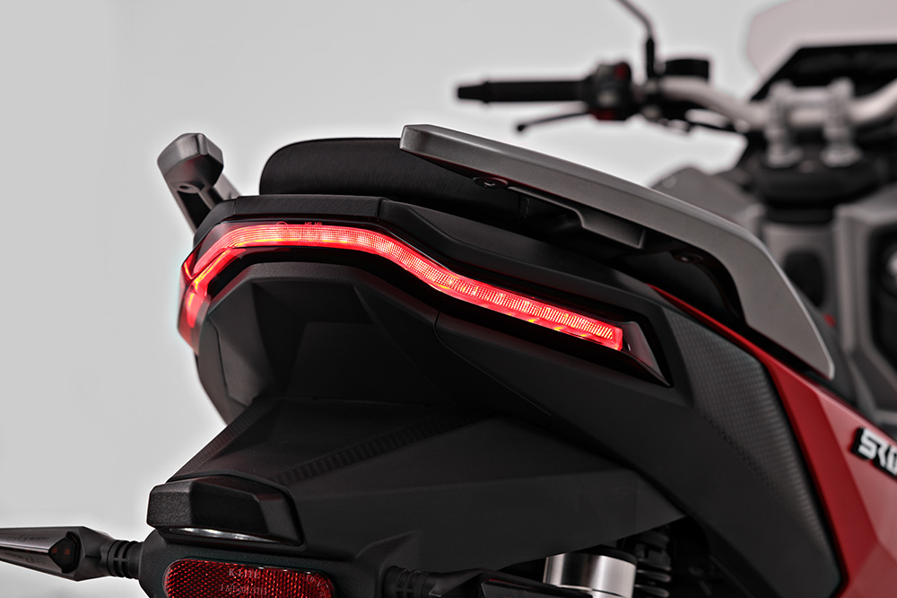 La tecnología LED permite hacer pilotos traseros minimalistas y muy eficaces.