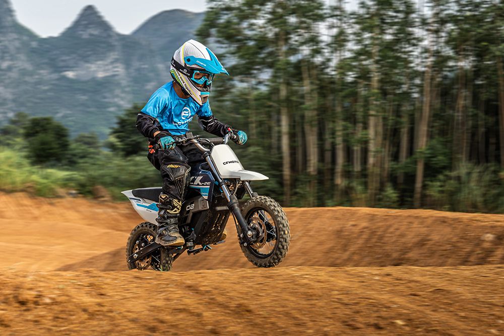 Estas CF Moto cuentan con los máximos sistemas de seguridad para motos de campo infantiles.
