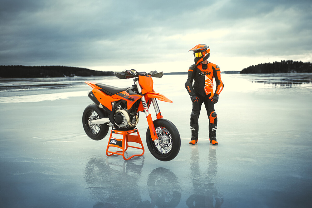KTM 450 SMR 2025: Supermotard
