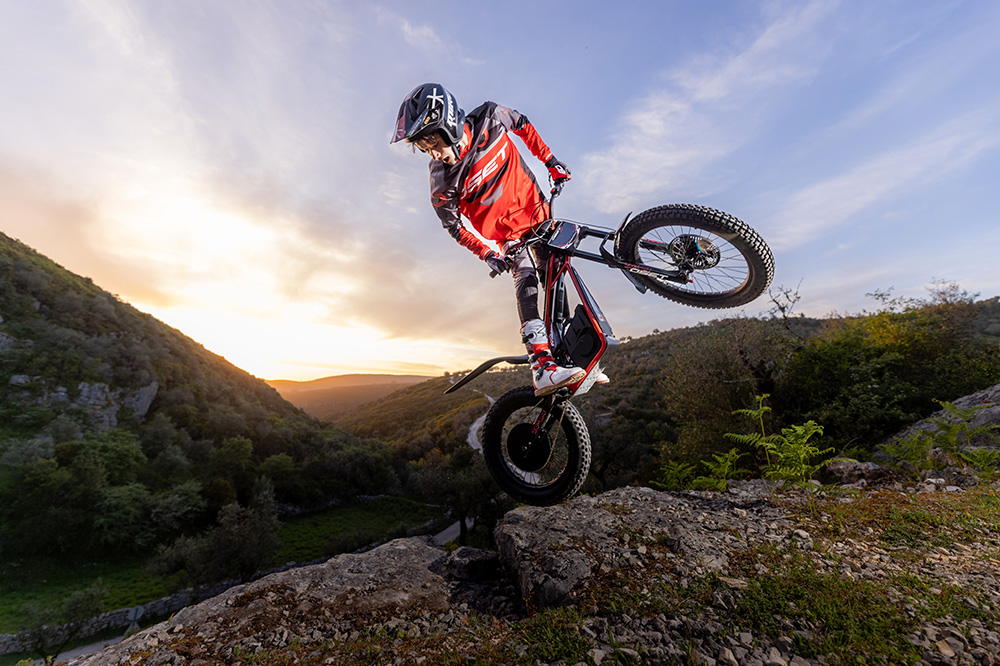 Triumph revitaliza OSET, la marca de motos eléctricas