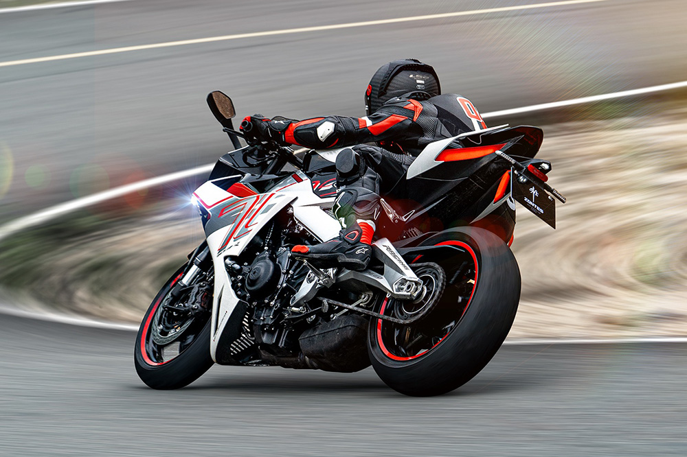 Chasis de aluminio un una configuración muy deportiva.