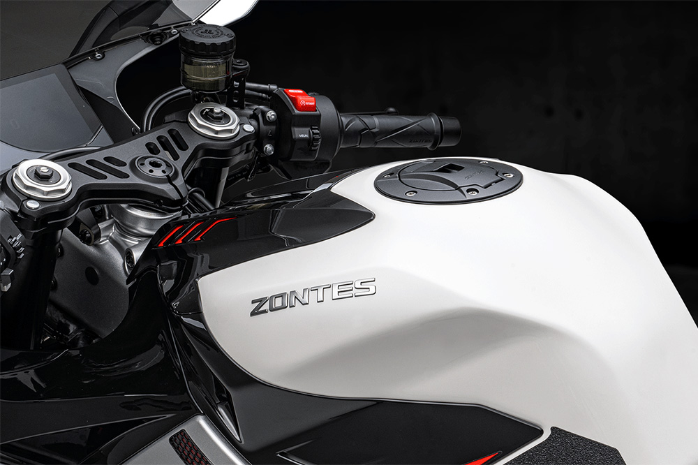 Zontes ha estudiado a fondo la ergonomía de su deportiva.